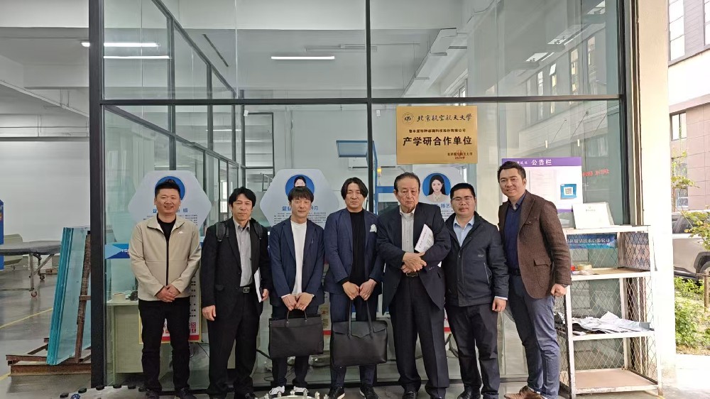 日本滨田特殊硝子株式会社社长滨田真辉、工场长森裕崇等一行6人来我公司进行友好访问